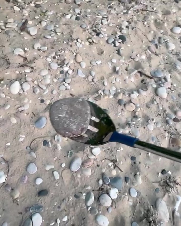 a single stone sitting in the berk's spoon head